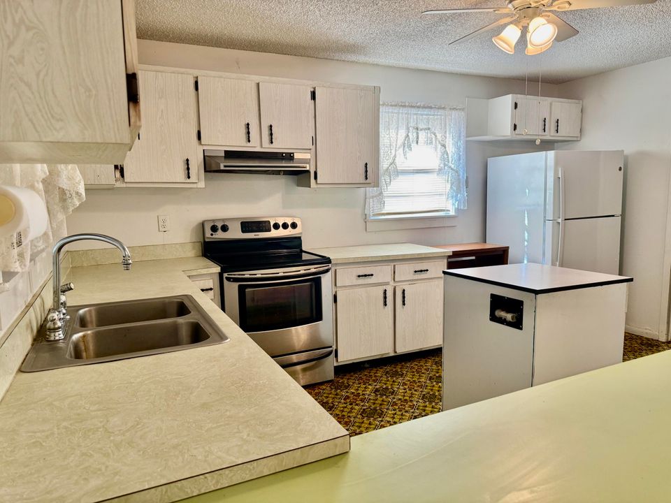 For Sale: $260,000 (3 beds, 2 baths, 2109 Square Feet)