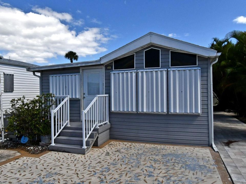 待售: $262,500 (2 贝兹, 1 浴室, 980 平方英尺)