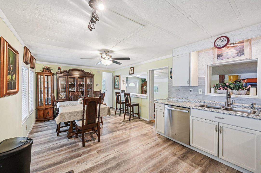 待售: $143,500 (3 贝兹, 1 浴室, 906 平方英尺)