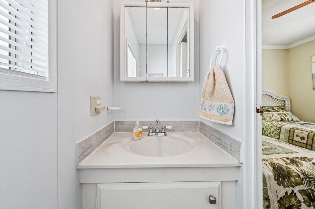 待售: $143,500 (3 贝兹, 1 浴室, 906 平方英尺)