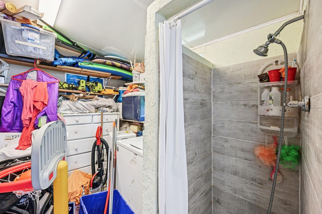 待售: $143,500 (3 贝兹, 1 浴室, 906 平方英尺)