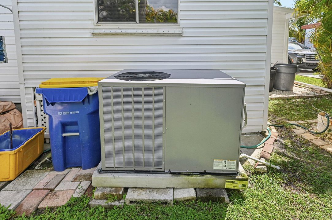 待售: $143,500 (3 贝兹, 1 浴室, 906 平方英尺)