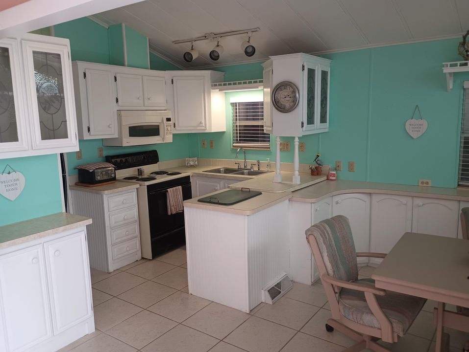 待售: $262,500 (2 贝兹, 1 浴室, 980 平方英尺)