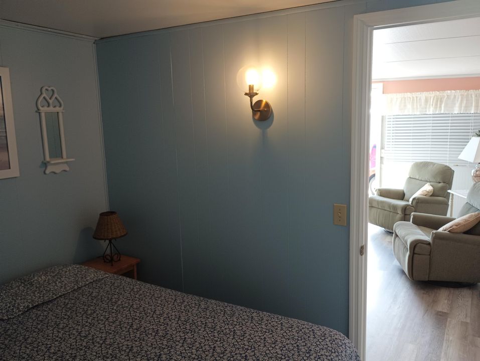 待售: $262,500 (2 贝兹, 1 浴室, 980 平方英尺)