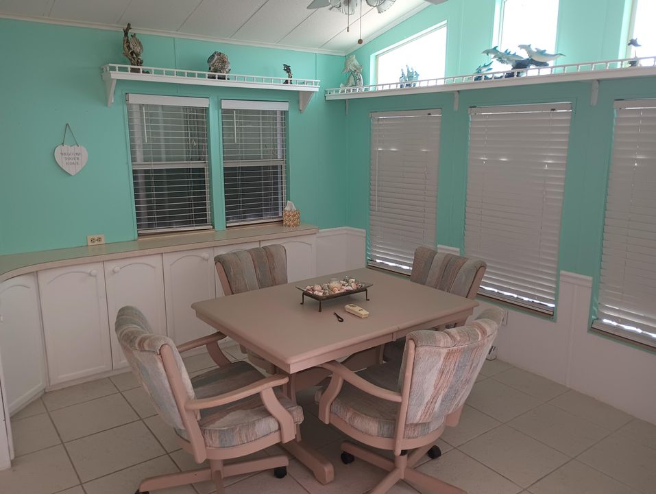 待售: $262,500 (2 贝兹, 1 浴室, 980 平方英尺)