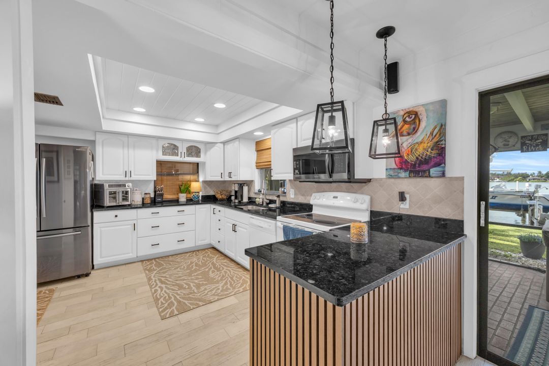 На продажу: $5,695,000 (4 спален, 3 ванн, 2801 Квадратных фут)