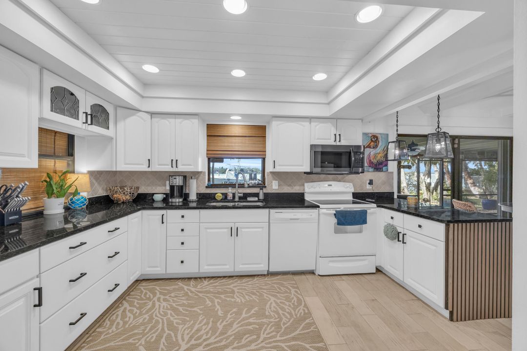 На продажу: $5,695,000 (4 спален, 3 ванн, 2801 Квадратных фут)