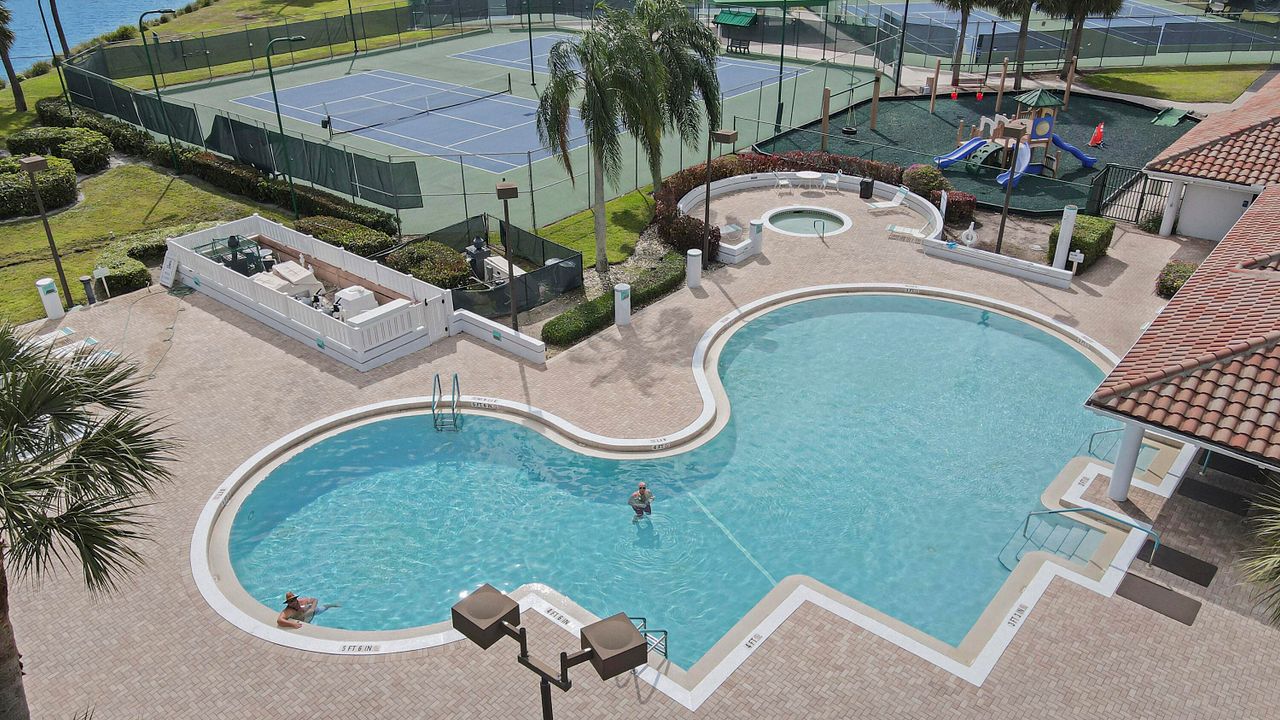 待售: $564,900 (4 贝兹, 2 浴室, 2028 平方英尺)