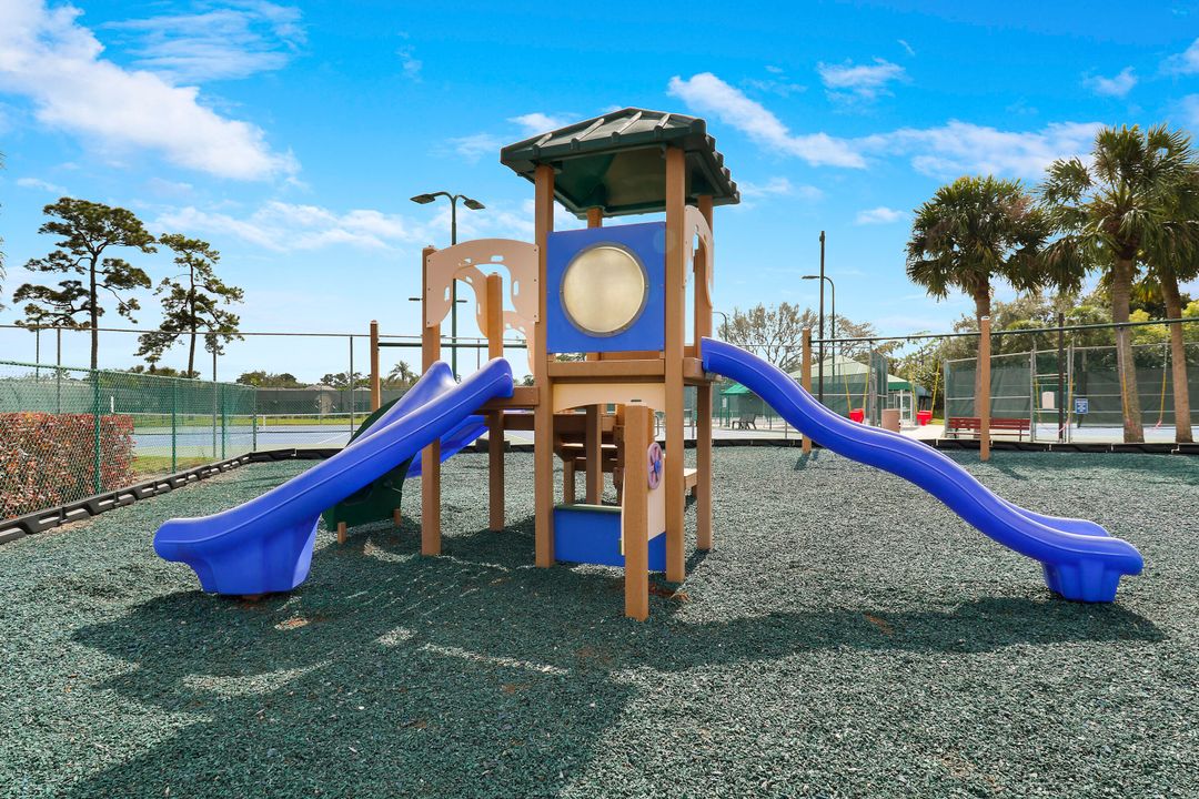 待售: $564,900 (4 贝兹, 2 浴室, 2028 平方英尺)