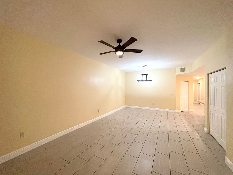 Activo con contrato: $1,875 (2 camas, 2 baños, 1326 Pies cuadrados)