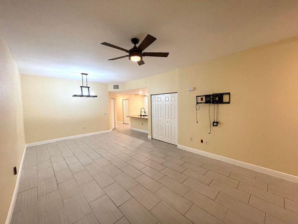 Activo con contrato: $1,875 (2 camas, 2 baños, 1326 Pies cuadrados)