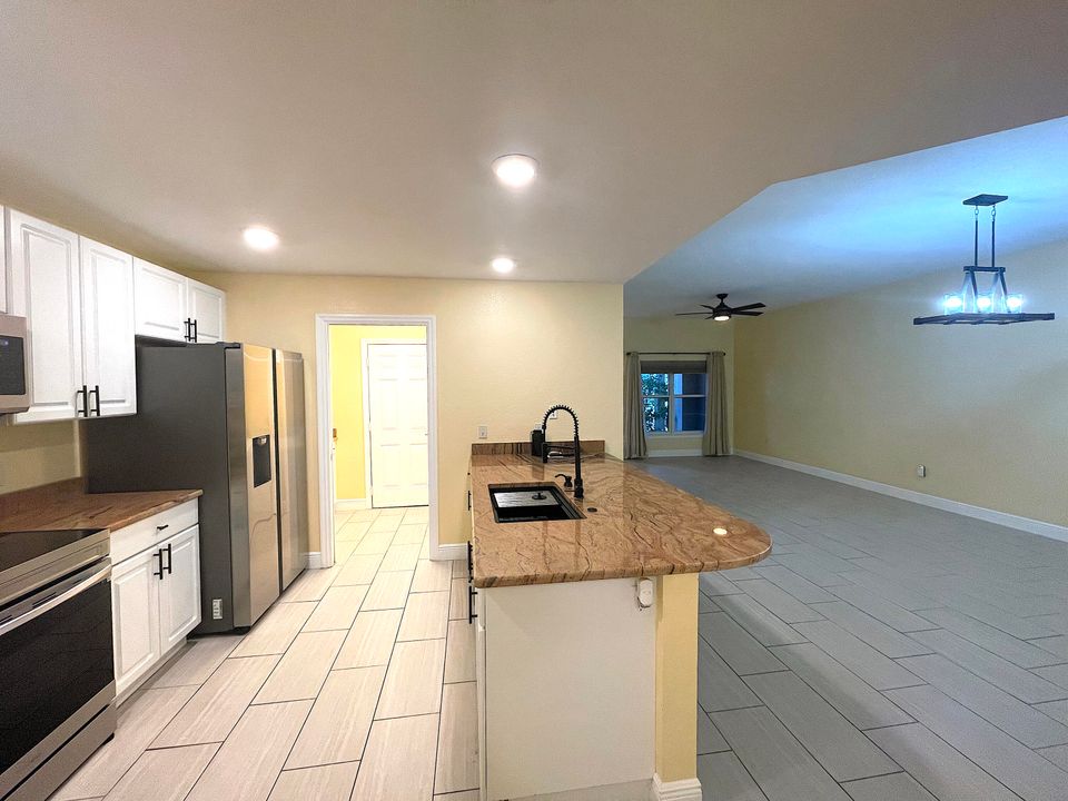 Activo con contrato: $1,875 (2 camas, 2 baños, 1326 Pies cuadrados)