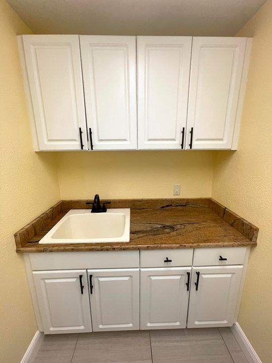 Activo con contrato: $1,875 (2 camas, 2 baños, 1326 Pies cuadrados)