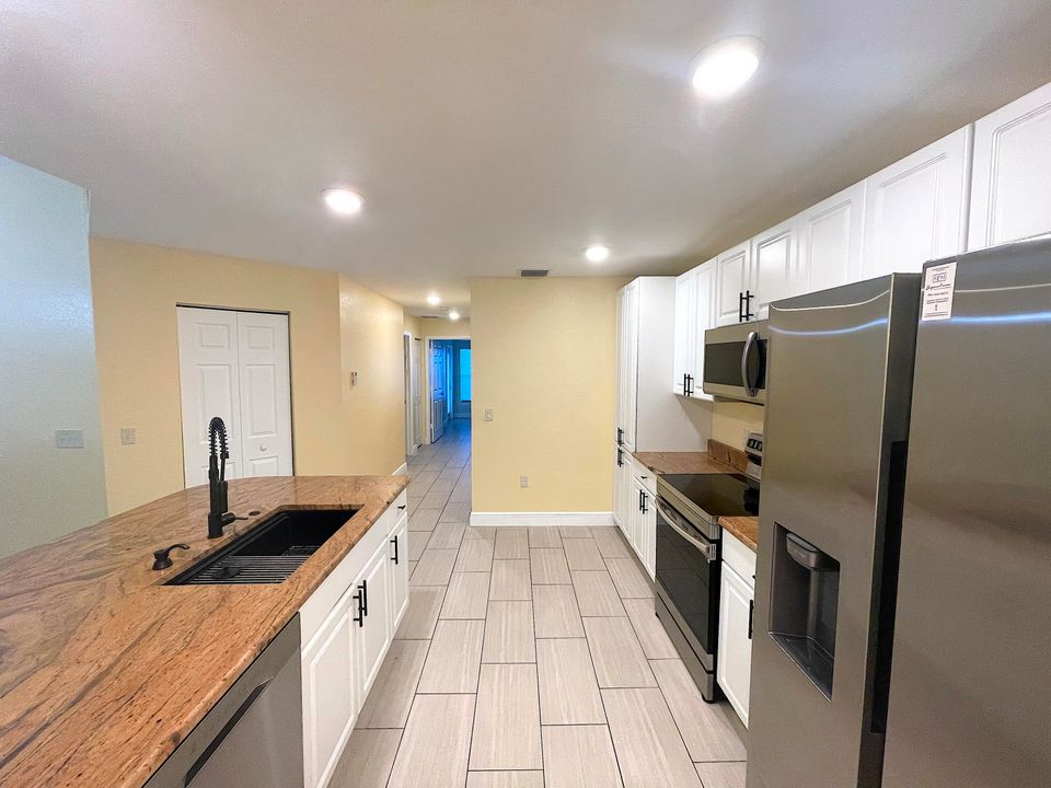 Activo con contrato: $1,875 (2 camas, 2 baños, 1326 Pies cuadrados)