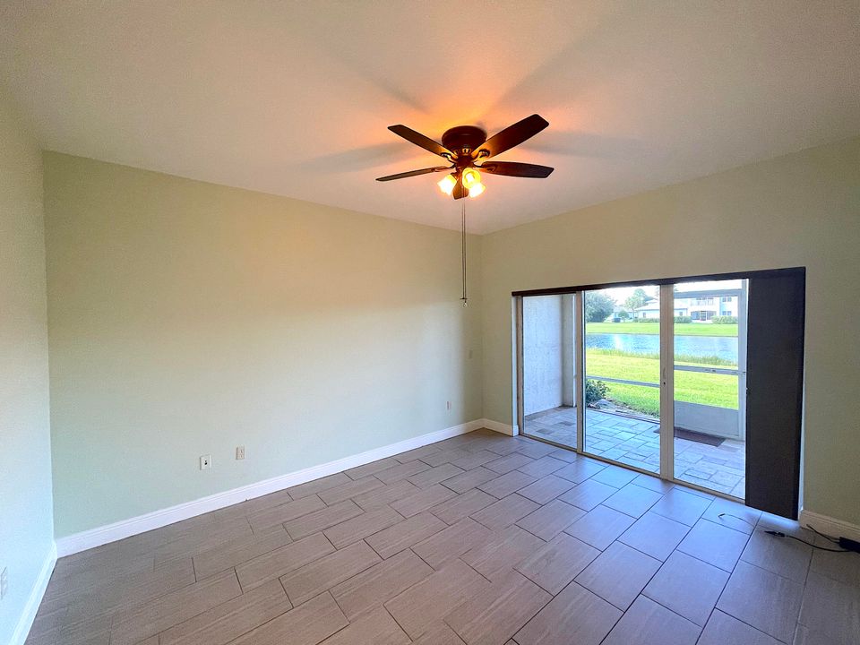 Activo con contrato: $1,875 (2 camas, 2 baños, 1326 Pies cuadrados)