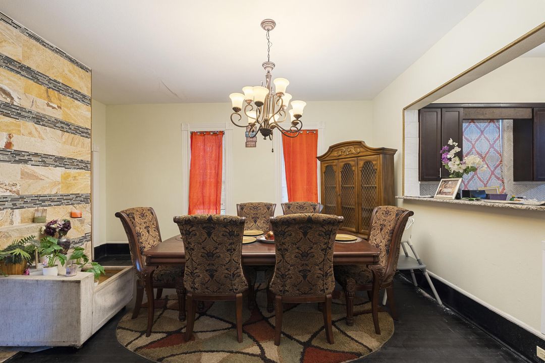 待售: $279,000 (4 贝兹, 2 浴室, 3612 平方英尺)