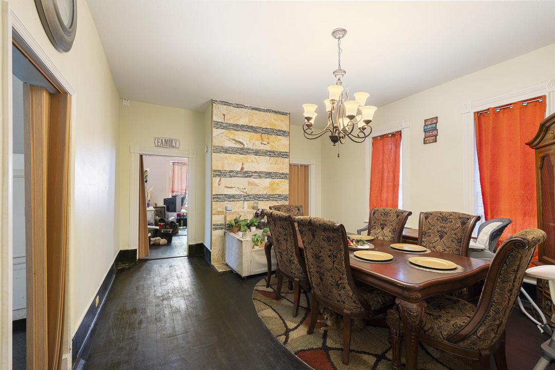 待售: $279,000 (4 贝兹, 2 浴室, 3612 平方英尺)