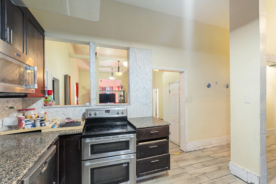 待售: $279,000 (4 贝兹, 2 浴室, 3612 平方英尺)