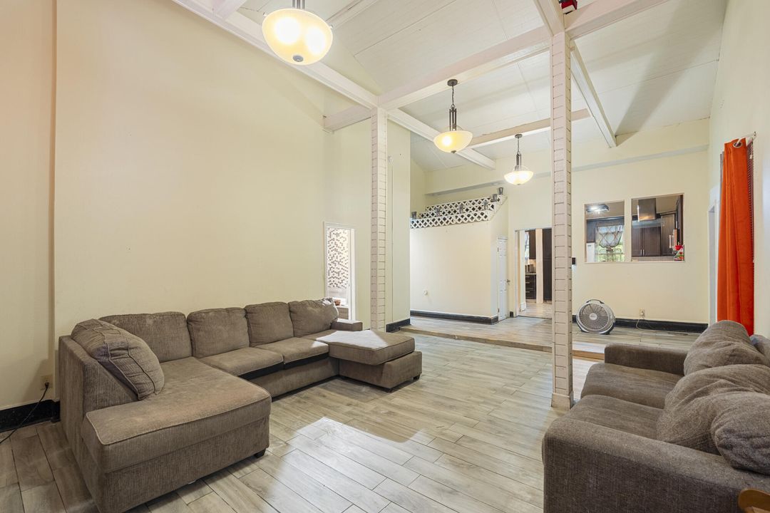 待售: $279,000 (4 贝兹, 2 浴室, 3612 平方英尺)