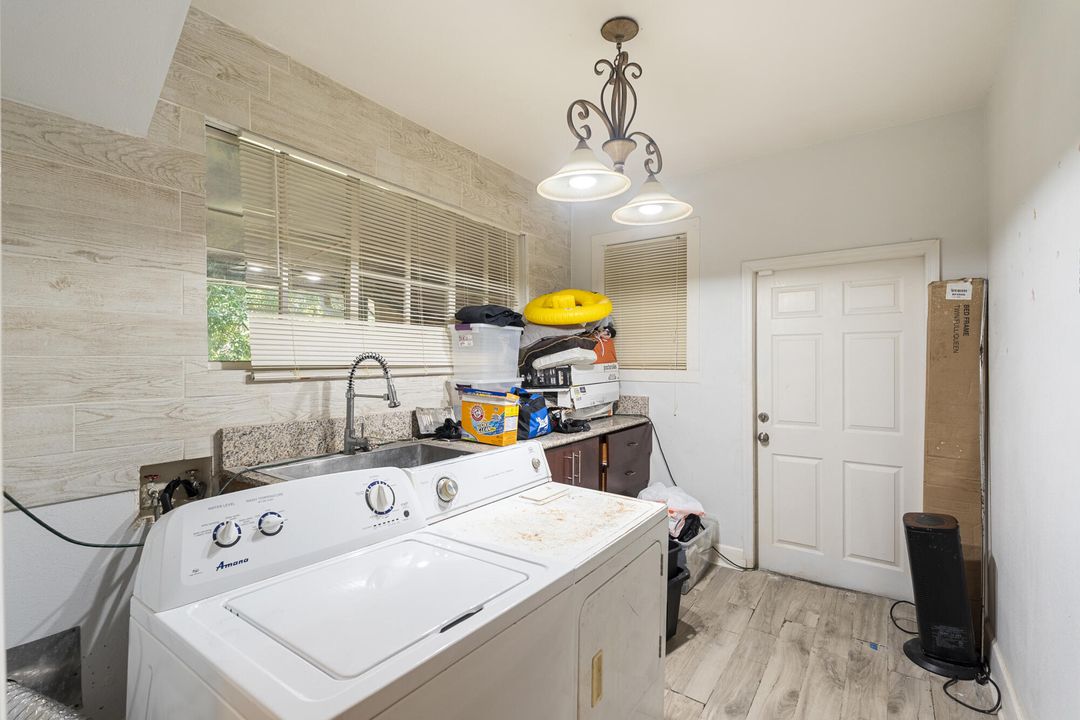 待售: $279,000 (4 贝兹, 2 浴室, 3612 平方英尺)