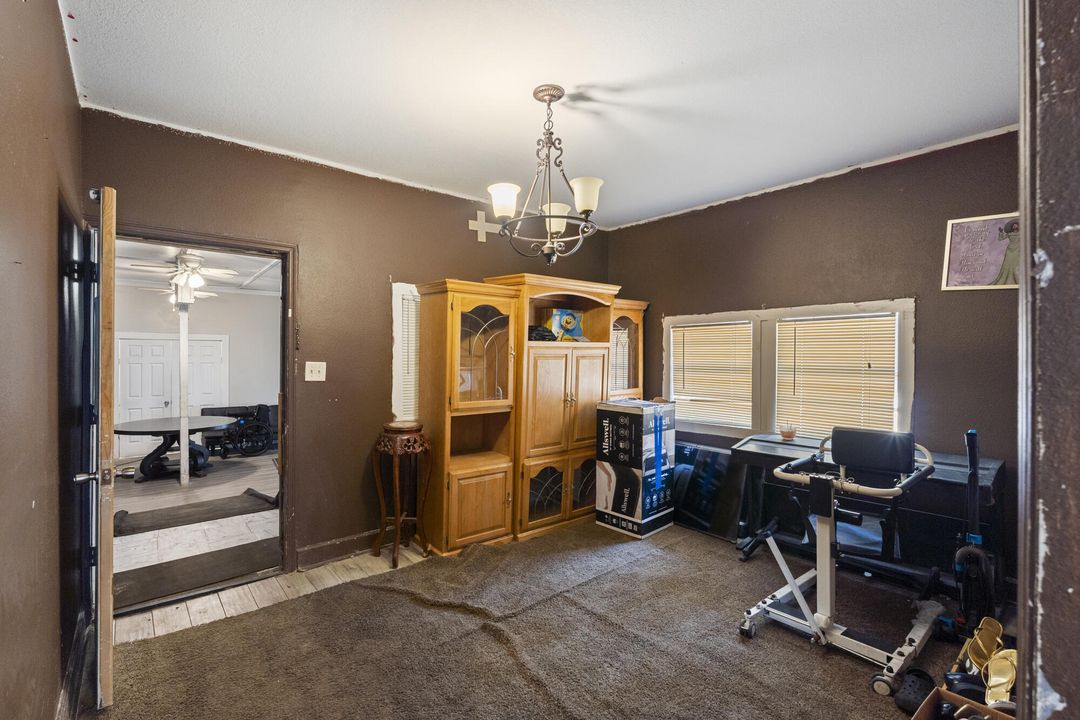 待售: $279,000 (4 贝兹, 2 浴室, 3612 平方英尺)