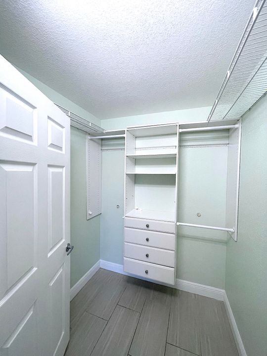 Activo con contrato: $1,875 (2 camas, 2 baños, 1326 Pies cuadrados)