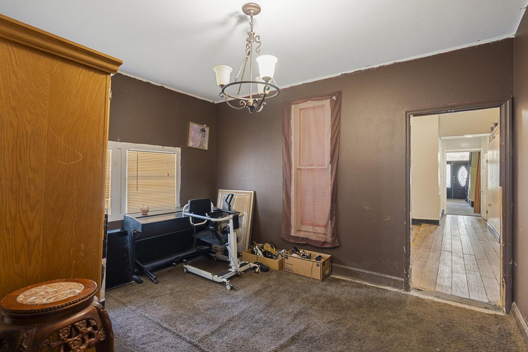 待售: $279,000 (4 贝兹, 2 浴室, 3612 平方英尺)