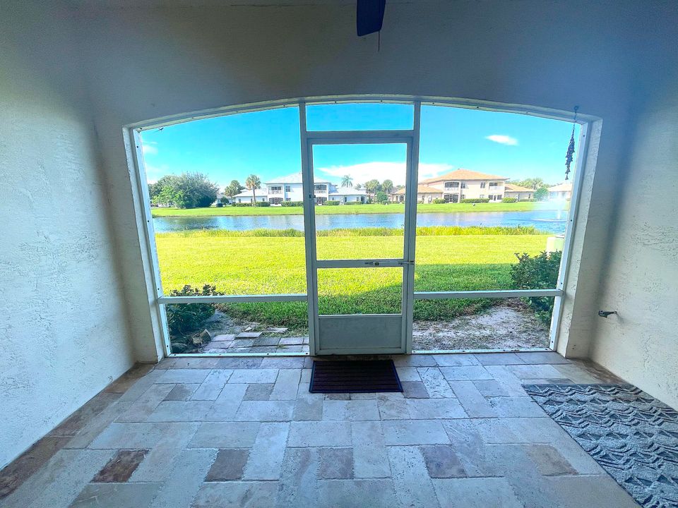 Activo con contrato: $1,875 (2 camas, 2 baños, 1326 Pies cuadrados)