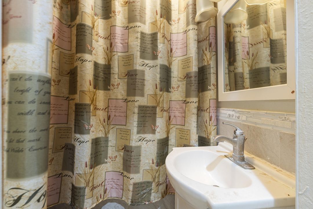 待售: $279,000 (4 贝兹, 2 浴室, 3612 平方英尺)