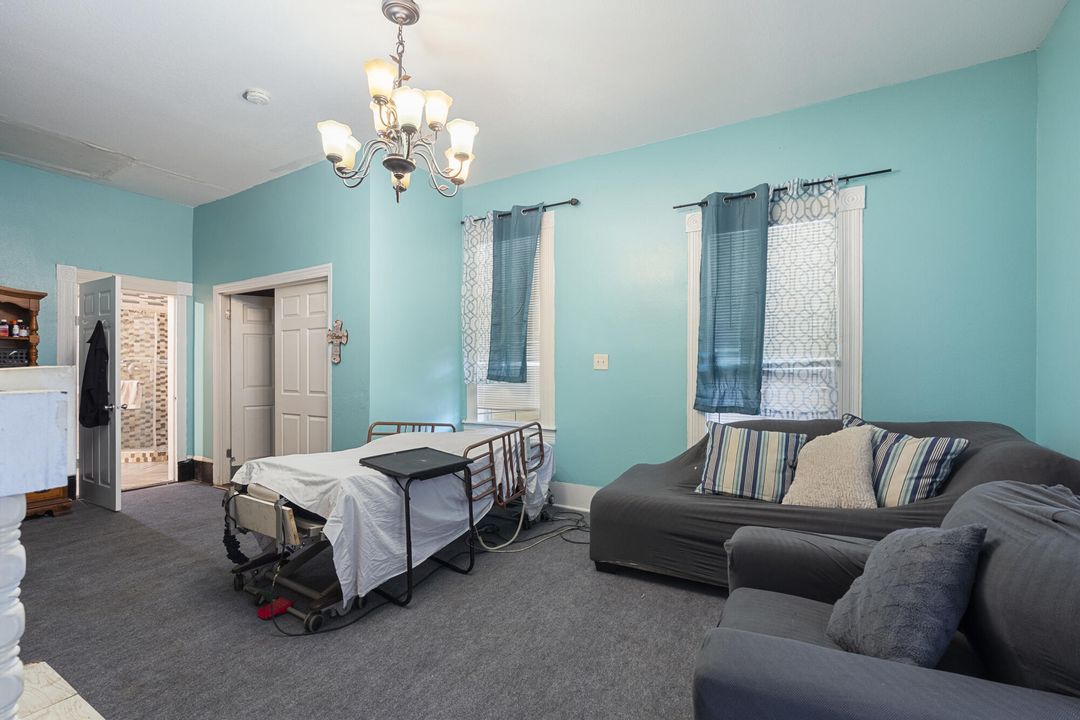 待售: $279,000 (4 贝兹, 2 浴室, 3612 平方英尺)