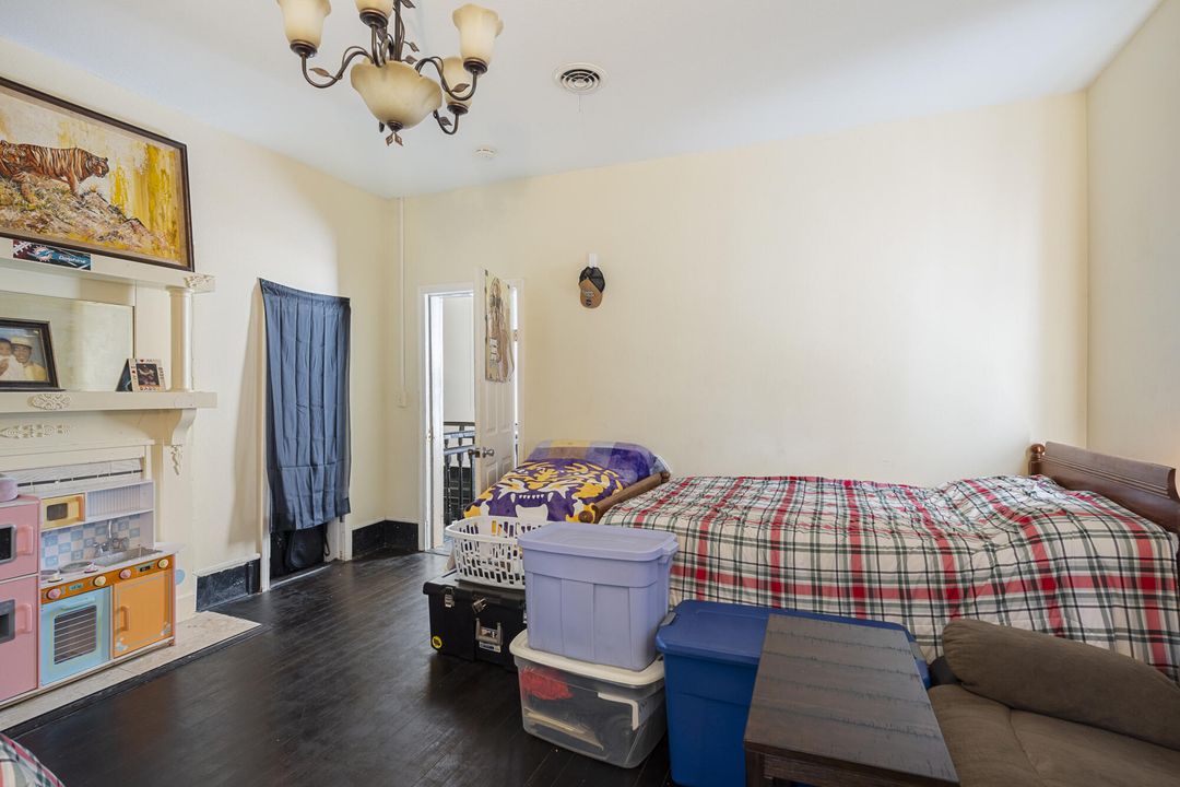 待售: $279,000 (4 贝兹, 2 浴室, 3612 平方英尺)