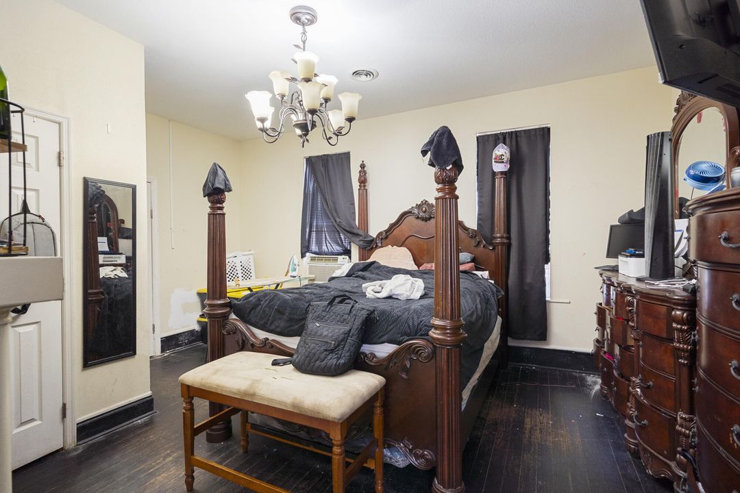 待售: $279,000 (4 贝兹, 2 浴室, 3612 平方英尺)