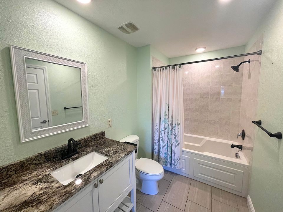 Activo con contrato: $1,875 (2 camas, 2 baños, 1326 Pies cuadrados)