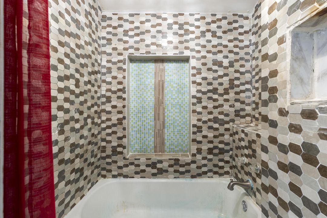 待售: $279,000 (4 贝兹, 2 浴室, 3612 平方英尺)