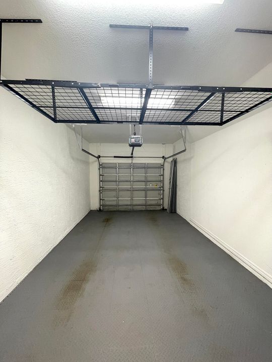 Activo con contrato: $1,875 (2 camas, 2 baños, 1326 Pies cuadrados)