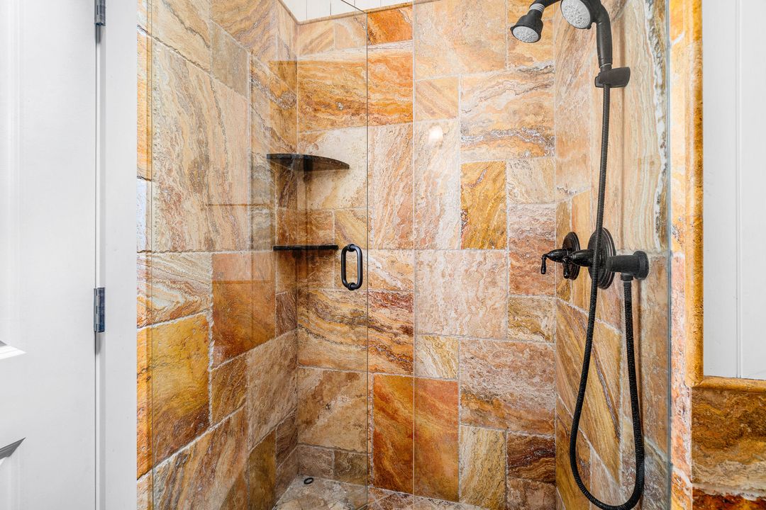 Под контрактом: $799,000 (3 спален, 2 ванн, 1964 Квадратных фут)