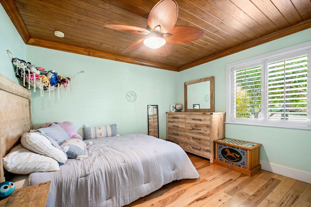 Под контрактом: $799,000 (3 спален, 2 ванн, 1964 Квадратных фут)