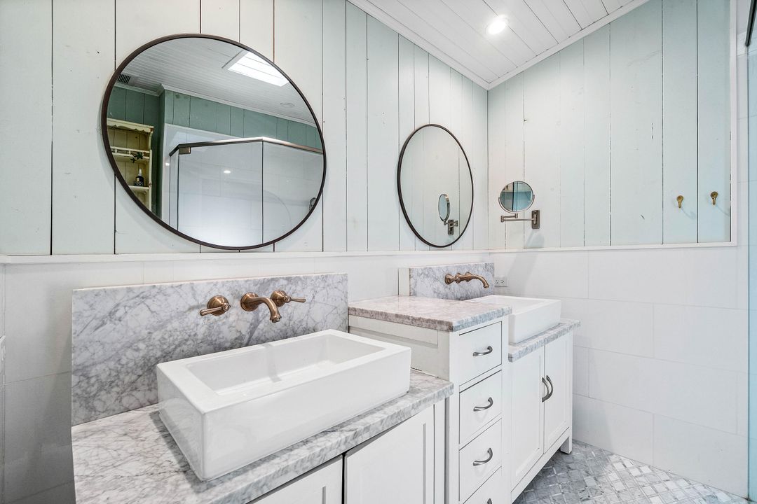 Под контрактом: $799,000 (3 спален, 2 ванн, 1964 Квадратных фут)