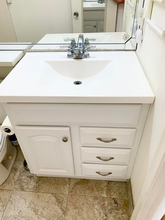 待售: $79,900 (1 贝兹, 1 浴室, 702 平方英尺)