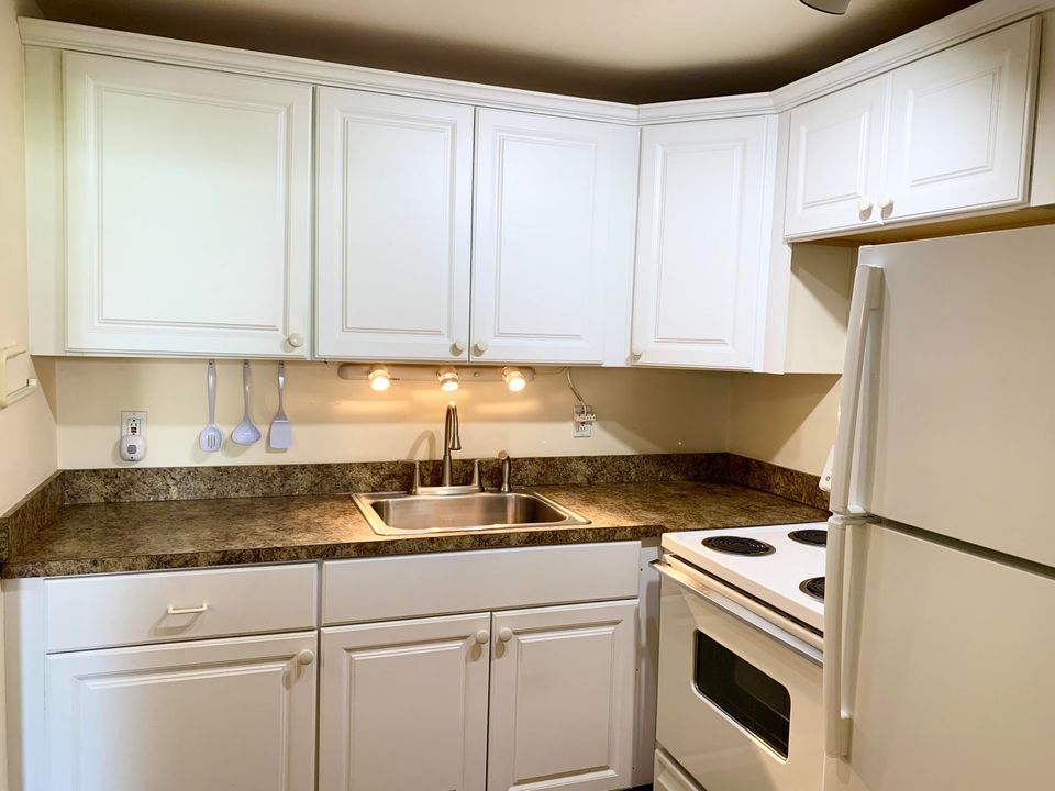 待售: $79,900 (1 贝兹, 1 浴室, 702 平方英尺)