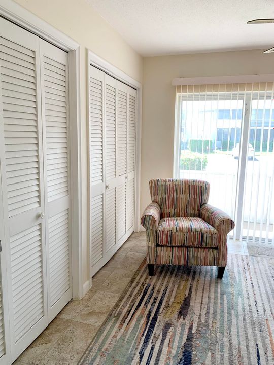 待售: $79,900 (1 贝兹, 1 浴室, 702 平方英尺)