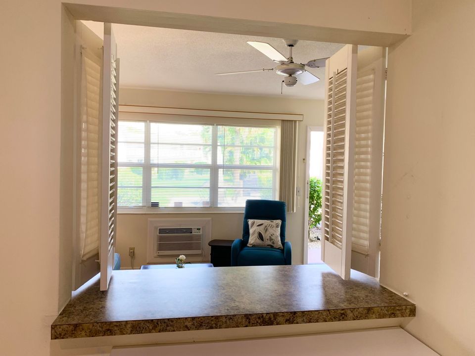 待售: $79,900 (1 贝兹, 1 浴室, 702 平方英尺)