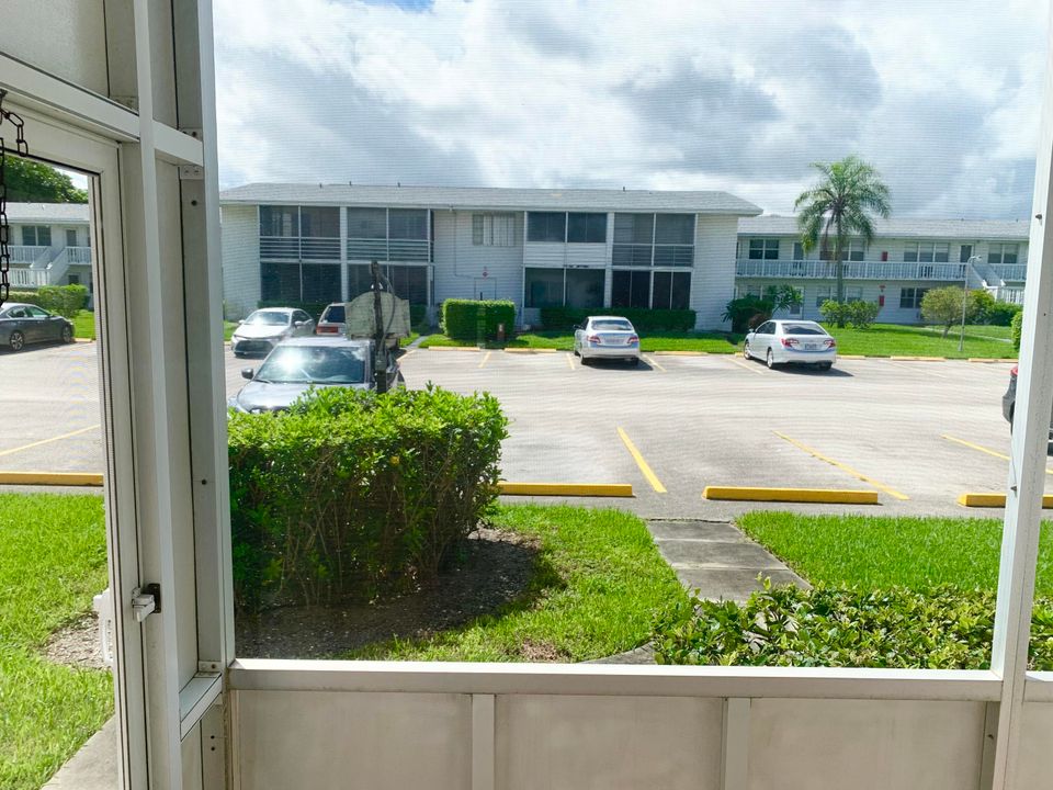 待售: $79,900 (1 贝兹, 1 浴室, 702 平方英尺)