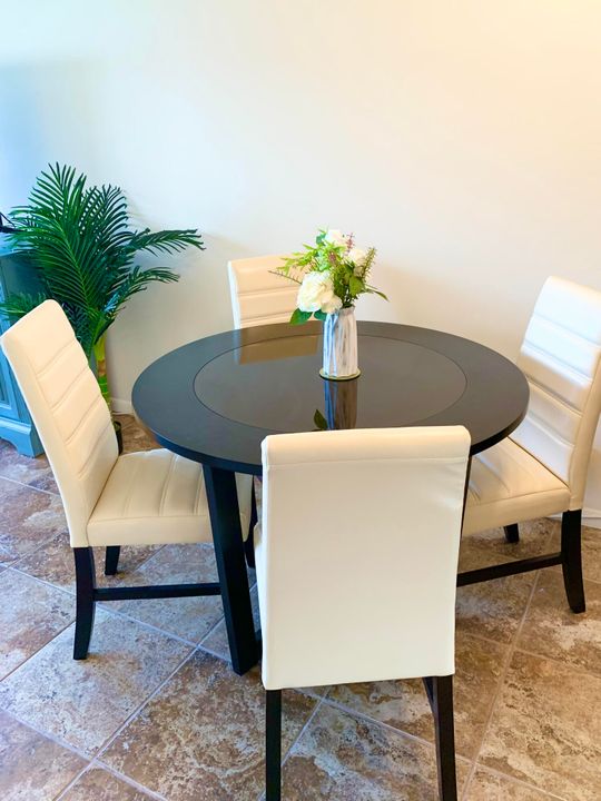 待售: $79,900 (1 贝兹, 1 浴室, 702 平方英尺)