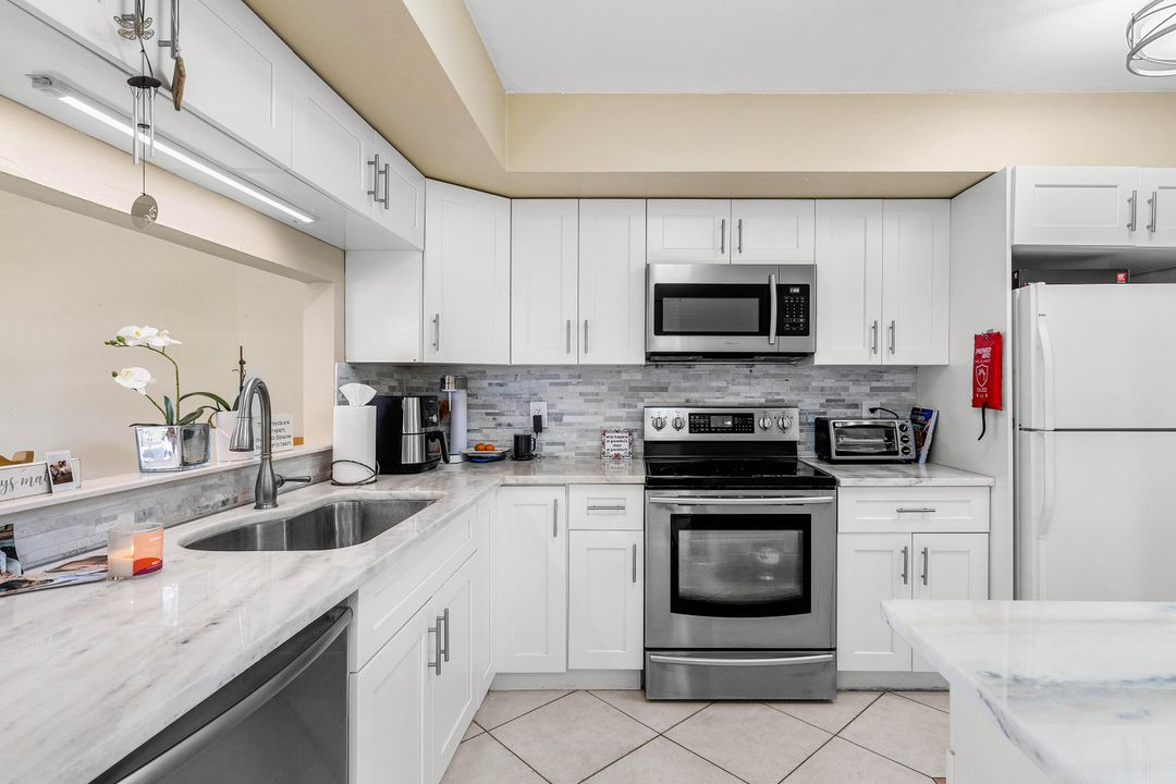 合同活跃: $454,900 (3 贝兹, 2 浴室, 1341 平方英尺)