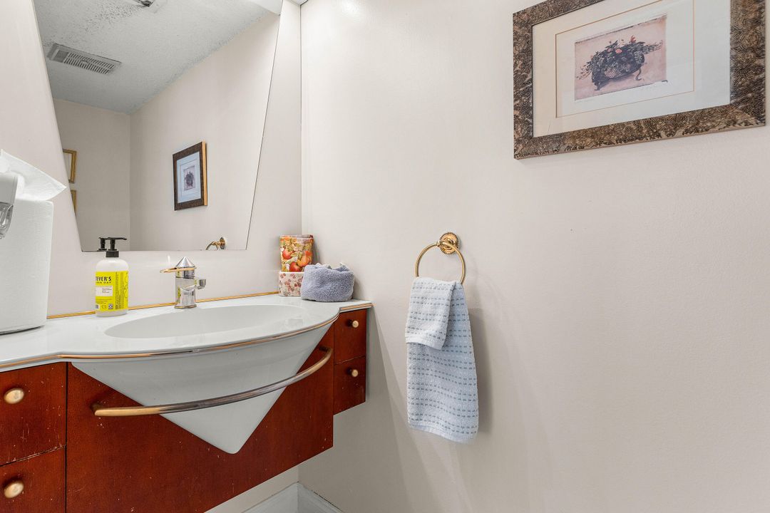 合同活跃: $454,900 (3 贝兹, 2 浴室, 1341 平方英尺)