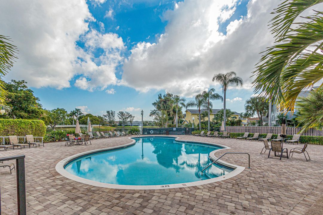 合同活跃: $454,900 (3 贝兹, 2 浴室, 1341 平方英尺)