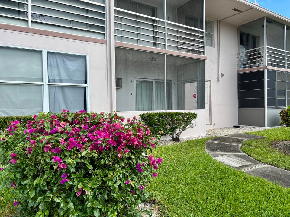 待售: $79,900 (1 贝兹, 1 浴室, 702 平方英尺)