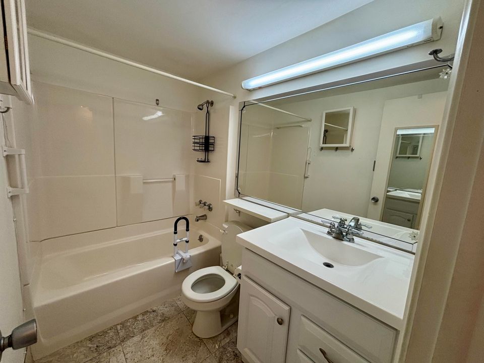 待售: $79,900 (1 贝兹, 1 浴室, 702 平方英尺)