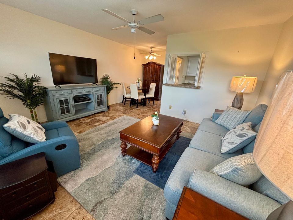 待售: $79,900 (1 贝兹, 1 浴室, 702 平方英尺)